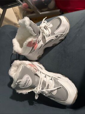 WANVUO Fashion Women's White & Pink Faux-Fur Lace-Up Sneakers